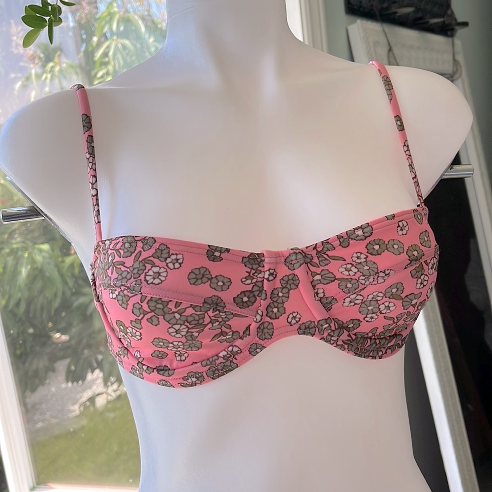 $5 if bundled with 2 other items 🌸👙🌸 Billabong bikini top, size small